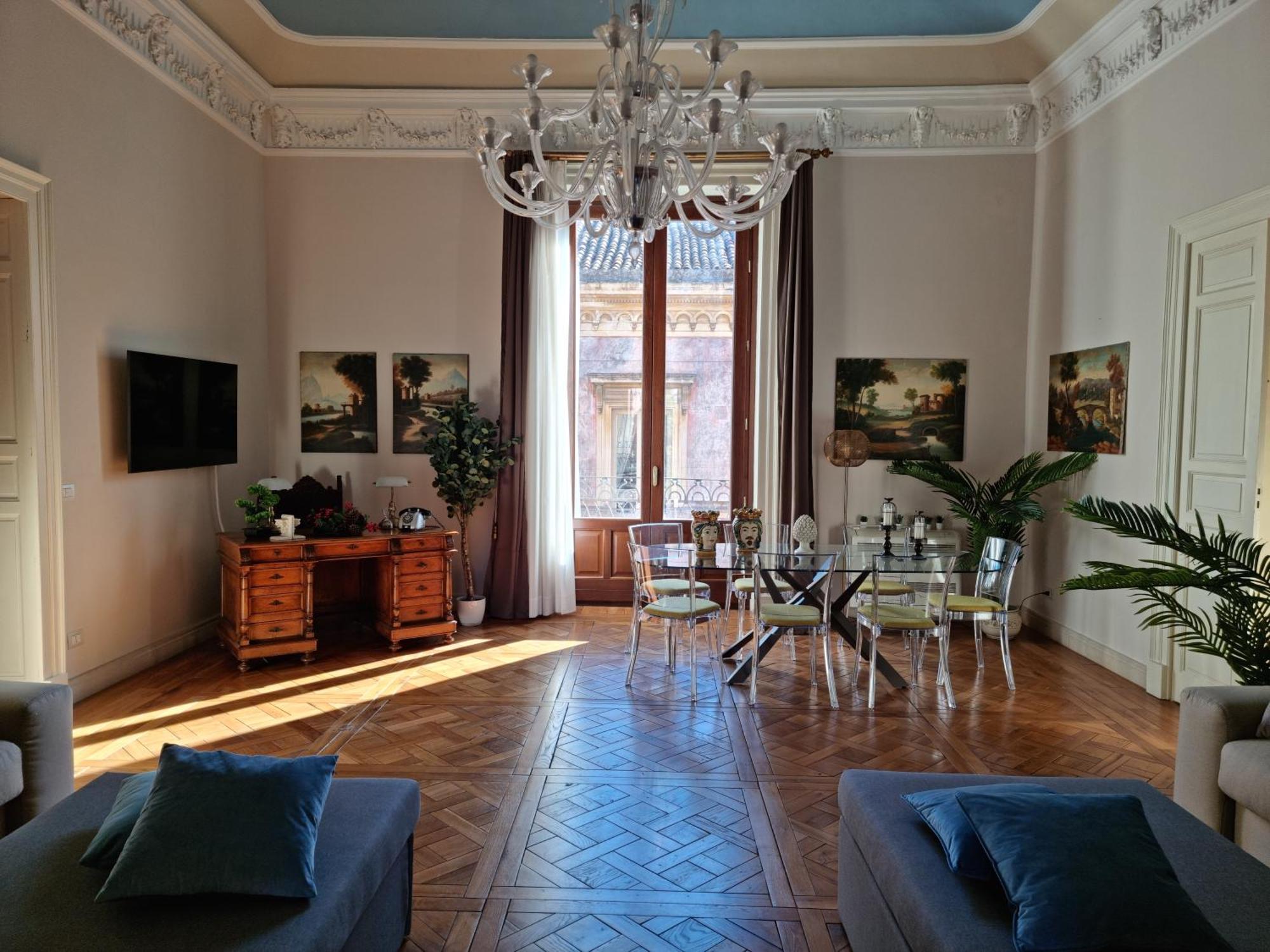 Luxury Historic With Heated Pool Near Catania, Taormina, The Sea And Mount Etna Holiday home *